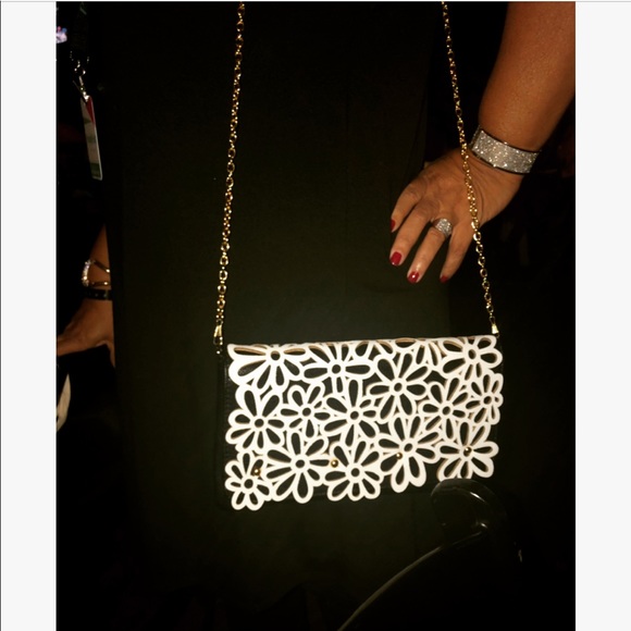 Textured Clutch With Stylish Black And White - Picture 6 of 6